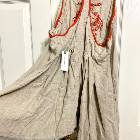 Beige Mini Dress with Red Crab Appliqué - Picture 8 of 8